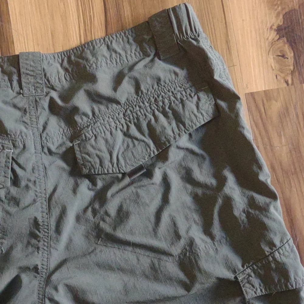 Columbia Men's shorts. Size 34W 10L Green khaki‎ Omni-shade